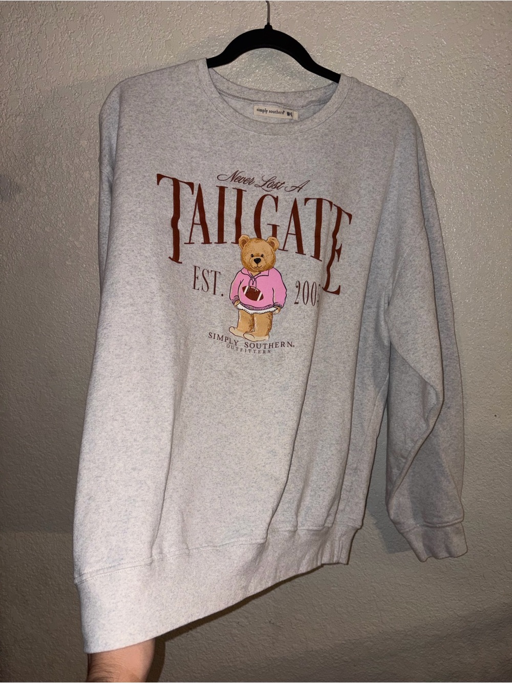🏈🧸EUC Simply Southern "Never Lost a Tailgate🏈🧸Crewneck Sweatshirt" Lt. Gray🩶M-L - Picture 8 of 10
